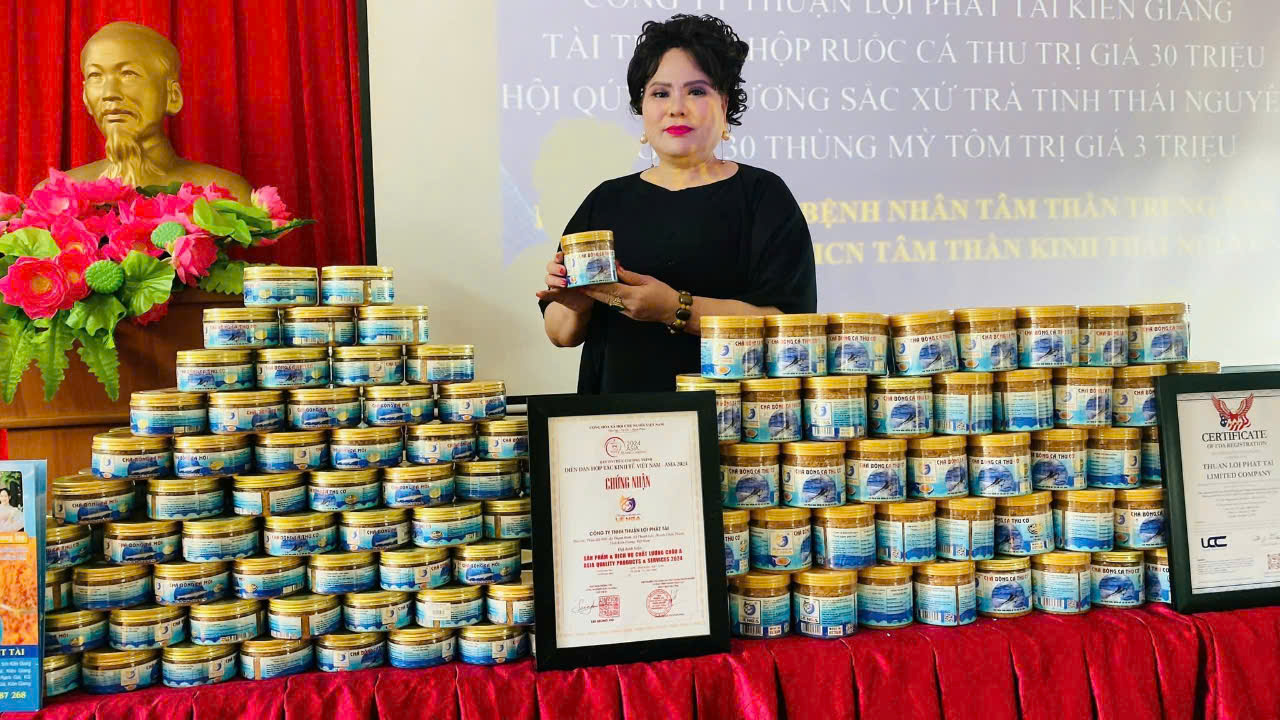 Chà bông Lê Nga chia sẻ yêu thương đến các cựu chiến binh hoàn cảnh khó khăn và Bệnh viện thần kinh